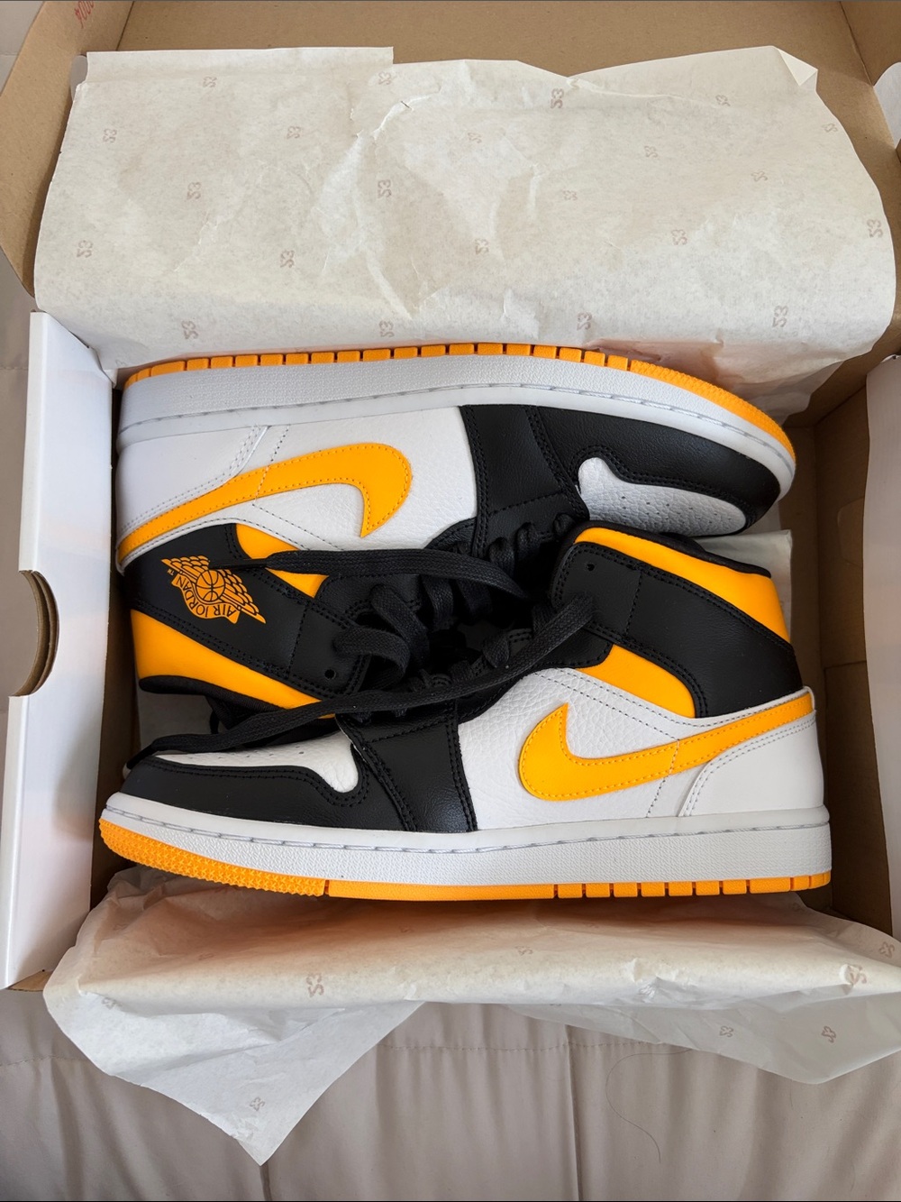 Air Jordan 1 Mid SE 'White Laser Orange'